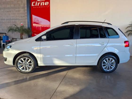 VOLKSWAGEN SPACEFOX 1.6 MI TREND 8V FLEX 4P AUTOMATIZADO VOLKSWAGEN SPACEFOX 1.6 MI TREND 8V FLEX 4P AUTOMATIZADO